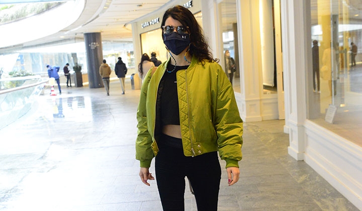 Beren Saat enerjik halleriyle dikkat çekti