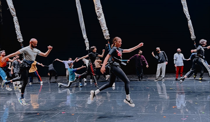 Alice Müzikali provalara başladı