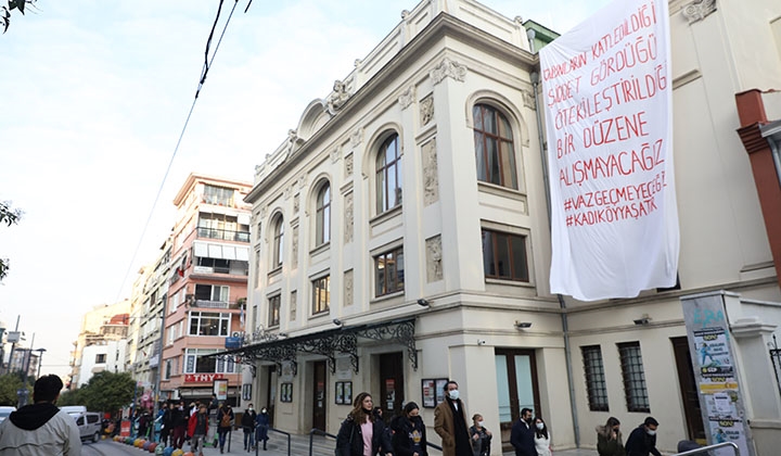 Kadıköy’de kadına yönelik şiddete dikkat çeken proje