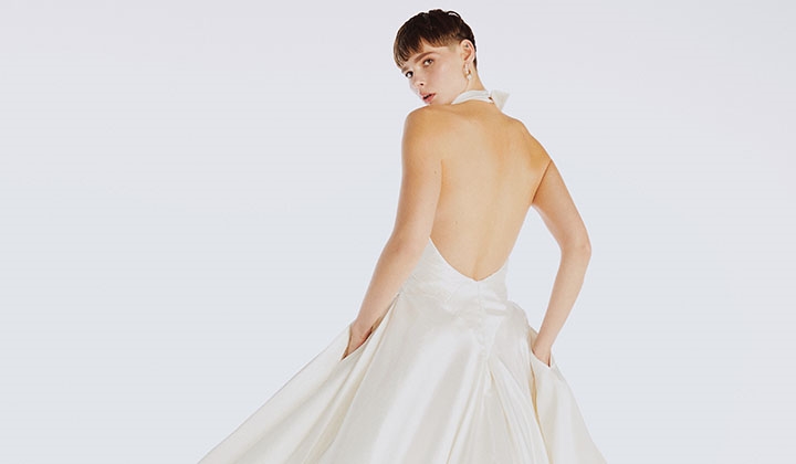 Özgür Masur, özlemleriyle, hatıralarıyla, arzularıyla geçmişe yazılan mektupların duygusunu barındıran bir koleksiyonla karşımızda