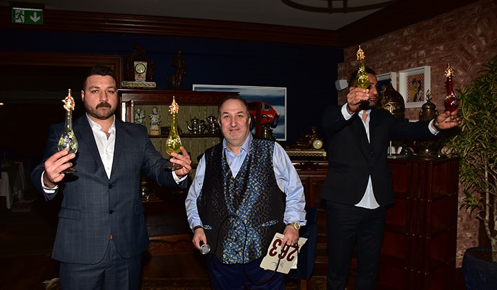 Uğur Batur’dan dostlarına özel müzayede