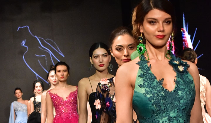 ‘Voonka Collagen Open Stage’ moda günlerinin açılışı Erkan Eken’in ‘Elbette Kadın’ defilesiyle gerçekleşti