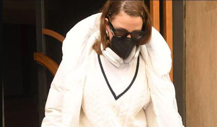 Serenay Sarıkaya ilginç tarzıyla dikkat çekti