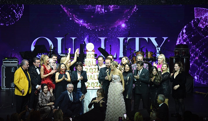 Quality of magazine yeni yıl davetinde yıldızlar geçidi yaşandı