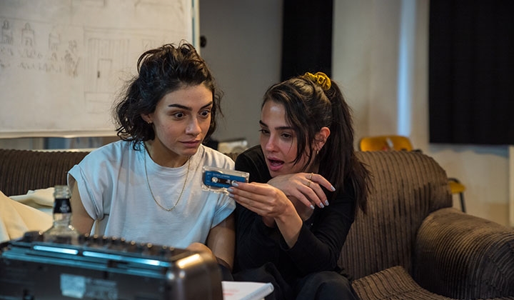 Funda Eryiğit, Hazar Ergüçlü ve Kubilay Tunçer’den muhteşem bir kara komedi