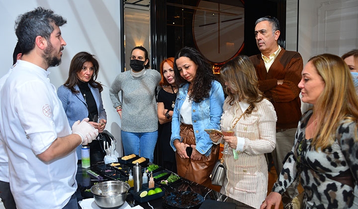 Daze’de, Elif Edes’in ev sahipliğinde keyifli bir davet