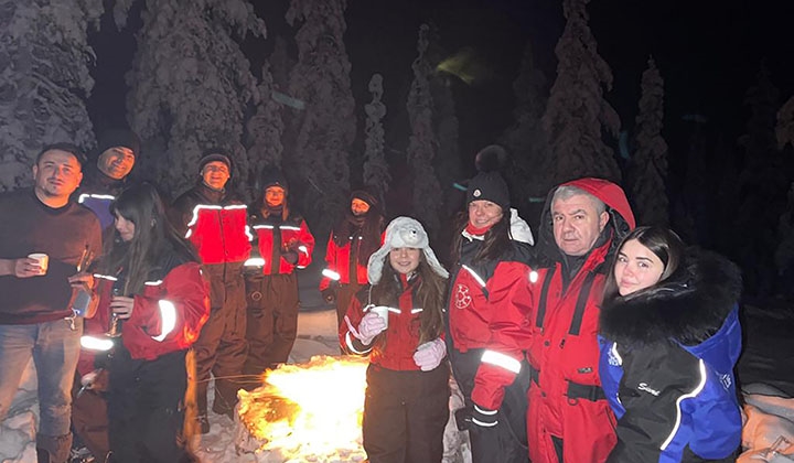 Dilhan Karadeniz’den anne ve babasına yılbaşı sürprizi