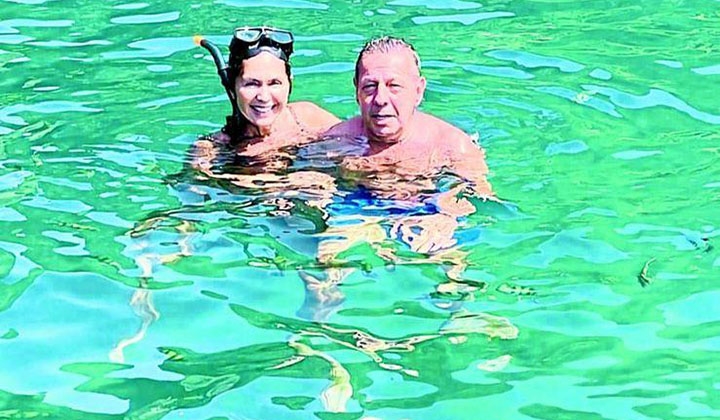 Herkes kayağa Şebnem ve Celal Çapa çifti yüzmeye