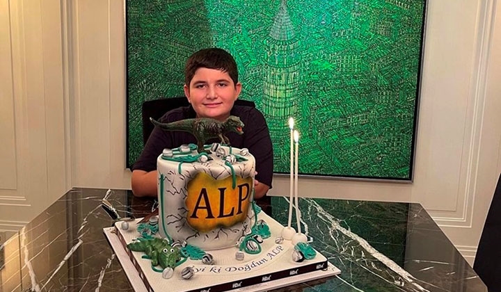 Başar Hacısüleymanoğlu ve eşi Fulya Hanım çocukları Alp’in yeni yaşını kutladı