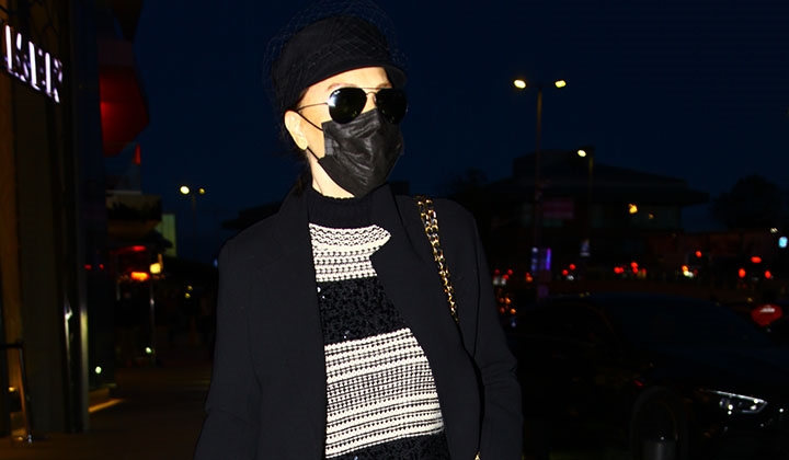 Nebahat Çehre siyah şıklığıyla yine göz doldurdu